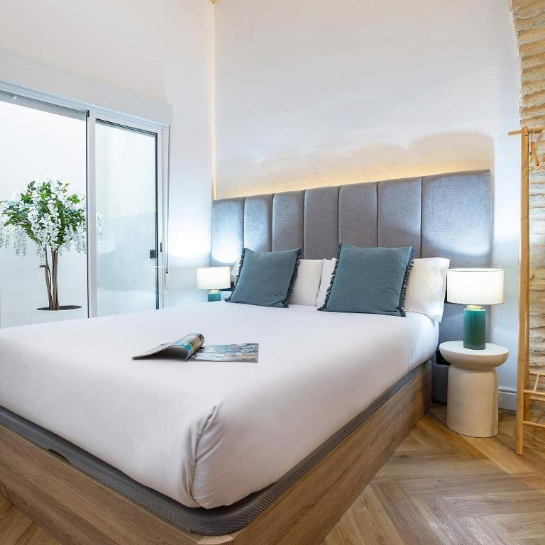 Antonia Luxury Home - Three-Bedroom Apartment - 9