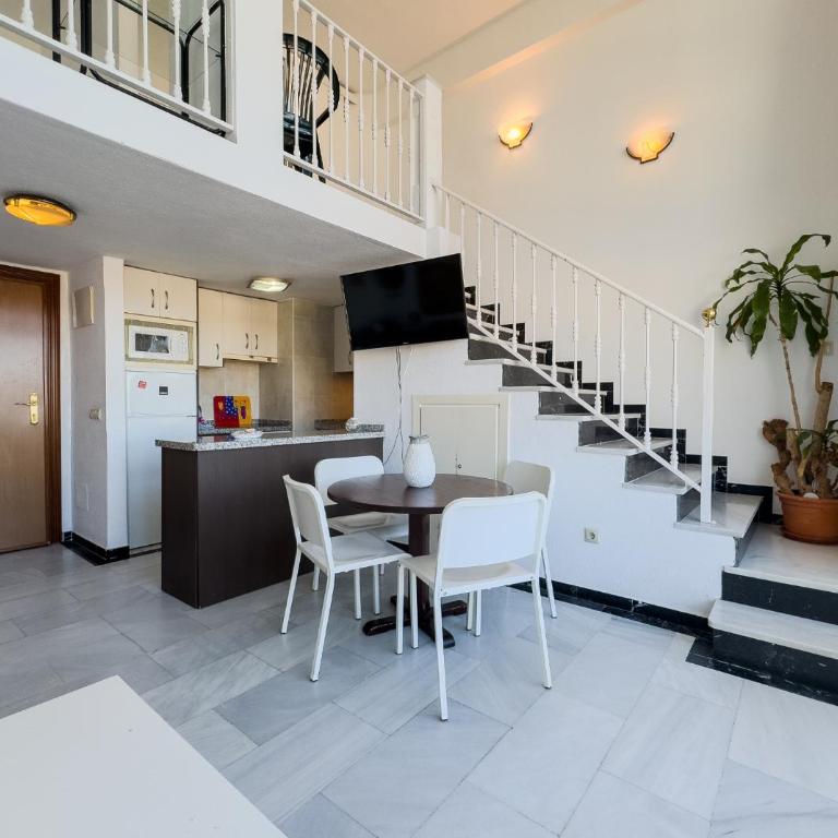 Skol 709 Duplex 1 Bedroom in Skol Marbella with Gibraltar and Sea Views - One-Bedroom Apartment - 8