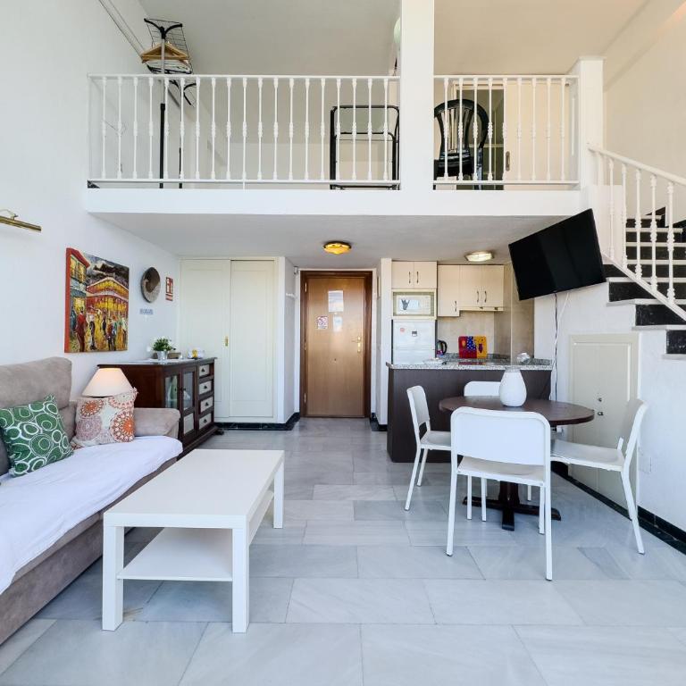 Skol 709 Duplex 1 Bedroom in Skol Marbella with Gibraltar and Sea Views - One-Bedroom Apartment - 9