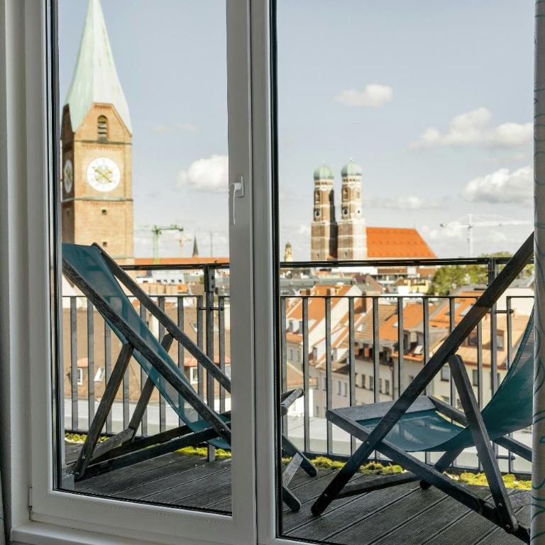 Motel One München-Sendlinger Tor - Superior Doppelzimmer mit Balkon - 1
