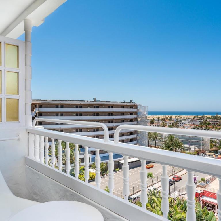 Gold By Marina - Adults only - Habitación Superior con balcón y vistas parciales al mar - 2