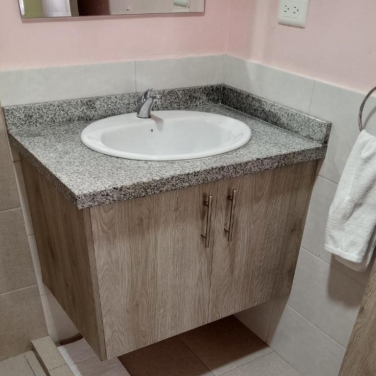 Departamento para Grupo Quito norte cerca Solca y Embajada EEUU - Two-Bedroom Apartment - 8