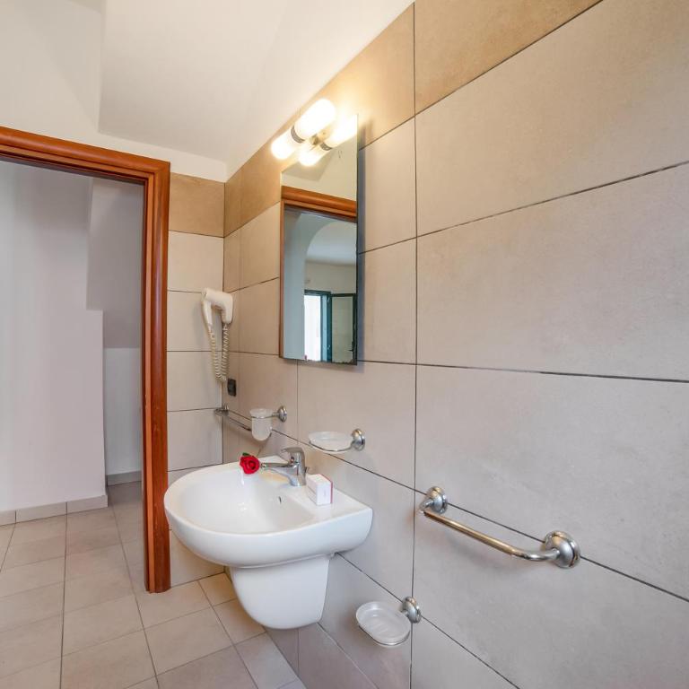 Blumare Resort - One Bedroom Apartment with Garden 1 - 6