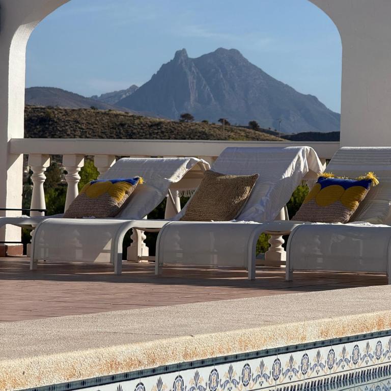 Villa Cala Lanuza - Three-Bedroom Vacation Home - 9
