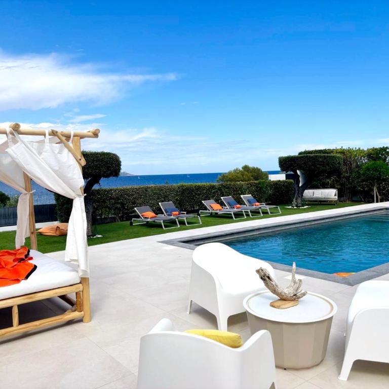 Villa Rez de Jardin - vue mer, piscine & boulodrome privé, plage, Ste maxime & Golfe de St Tropez - Maison de Vacances 3 Chambres - 17