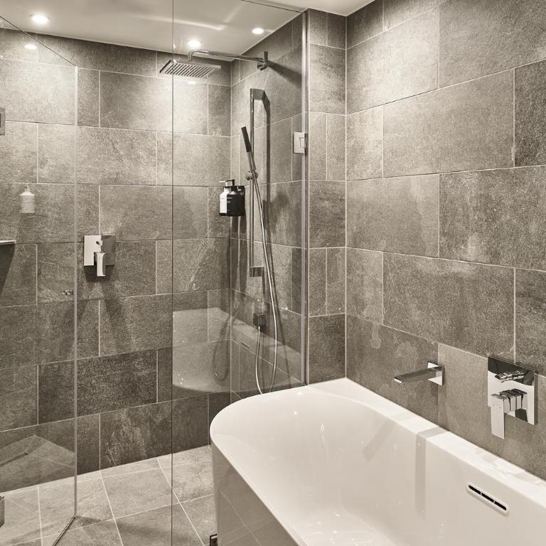The View - Superior Suite - 9