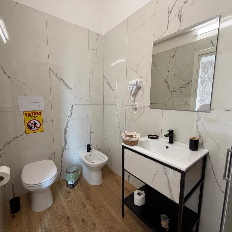 Cinquantotto Cozy Rooms - Double Room with Balcony - 12