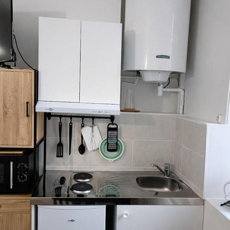 Charmant studio rue de Bayeux au Cœur de Caen - One-Bedroom Apartment - 2