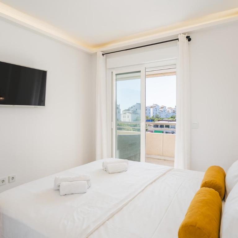 MARBELLA HOME RENTALS - Marina Banus, Puerto Banus, 2BR Modern, parking & pool - Apartamento de 2 dormitorios - 10