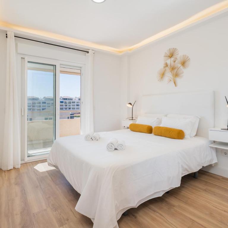 MARBELLA HOME RENTALS - Marina Banus, Puerto Banus, 2BR Modern, parking & pool - Apartamento de 2 dormitorios - 11