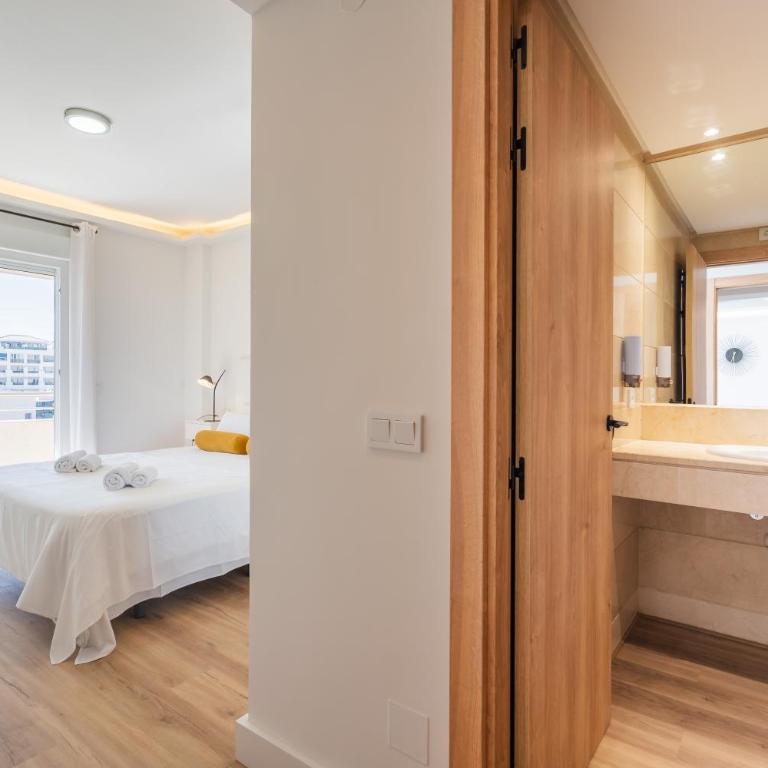 MARBELLA HOME RENTALS - Marina Banus, Puerto Banus, 2BR Modern, parking & pool - Apartamento de 2 dormitorios - 12