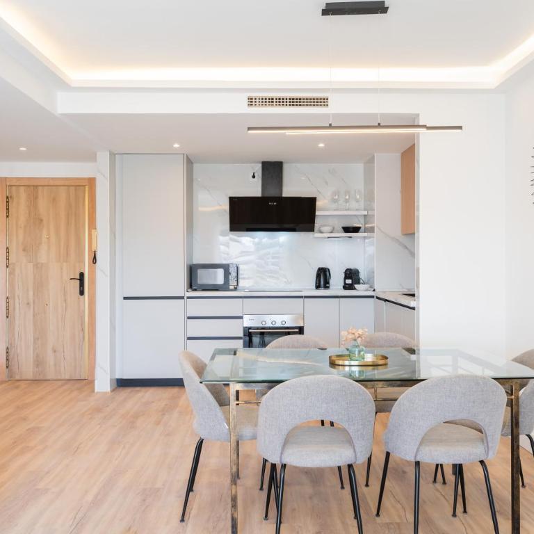 MARBELLA HOME RENTALS - Marina Banus, Puerto Banus, 2BR Modern, parking & pool - Apartamento de 2 dormitorios - 3