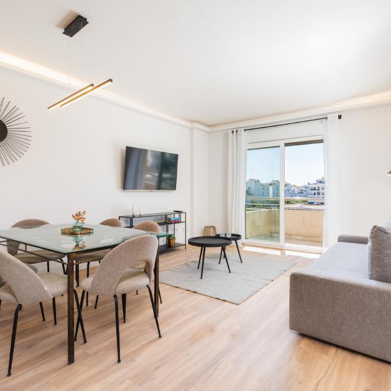 MARBELLA HOME RENTALS - Marina Banus, Puerto Banus, 2BR Modern, parking & pool - Apartamento de 2 dormitorios - 2