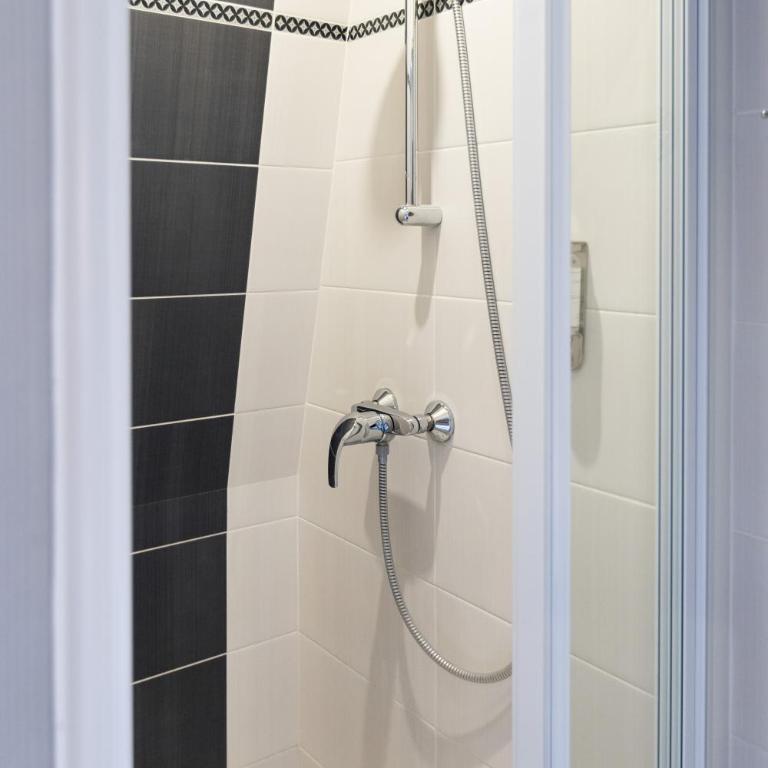 Hotel de la Terrasse - Chambre Simple Confort avec Douche - 4