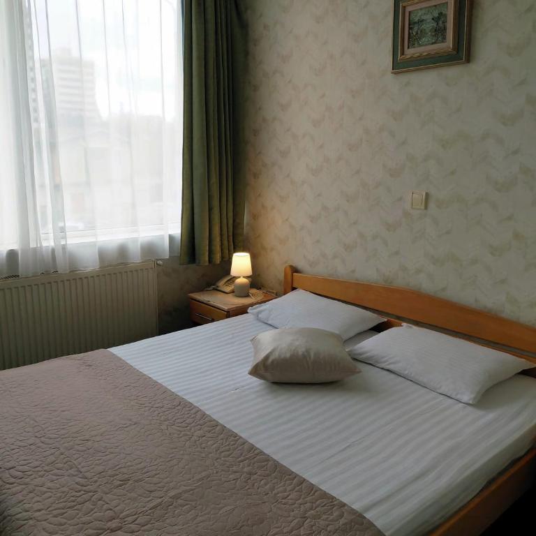Hotel Slodes - Double Room with Free Parking - 1
