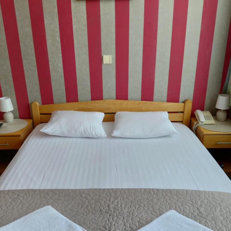 Hotel Slodes - Double Room with Free Parking - 4