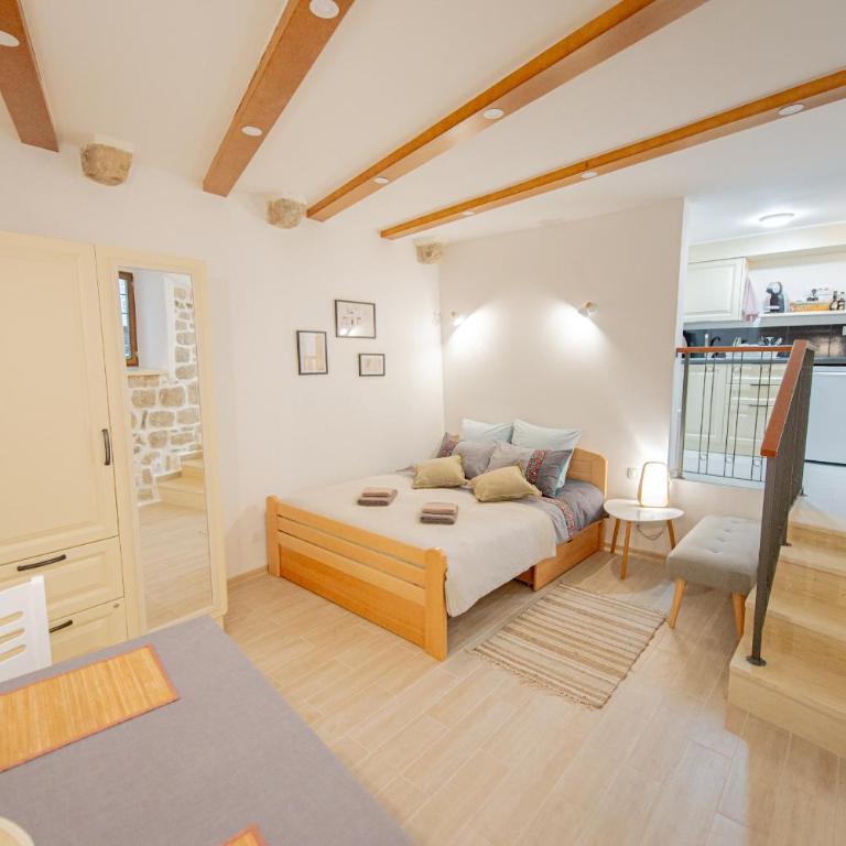 Kotor Bagus - Cozy Boutique Old Town Studio with Seaview Terrace - Deluxe King Studio - 3