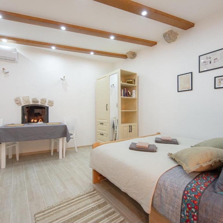 Kotor Bagus - Cozy Boutique Old Town Studio with Seaview Terrace - Deluxe King Studio - 10