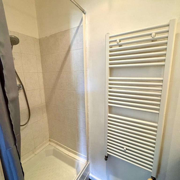 Spacious 1 bedroom apartment - Free parking around - Appartement 1 Chambre - 17