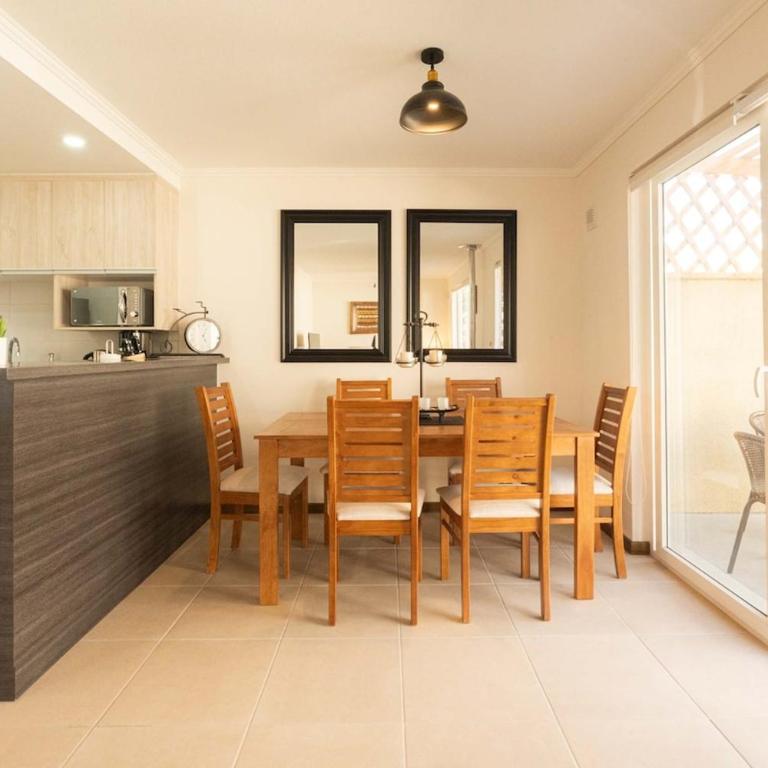 Volcan Home 3D Wifi & Parking - Three-Bedroom House - 14