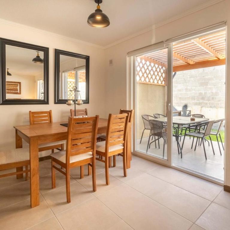 Volcan Home 3D Wifi & Parking - Three-Bedroom House - 17