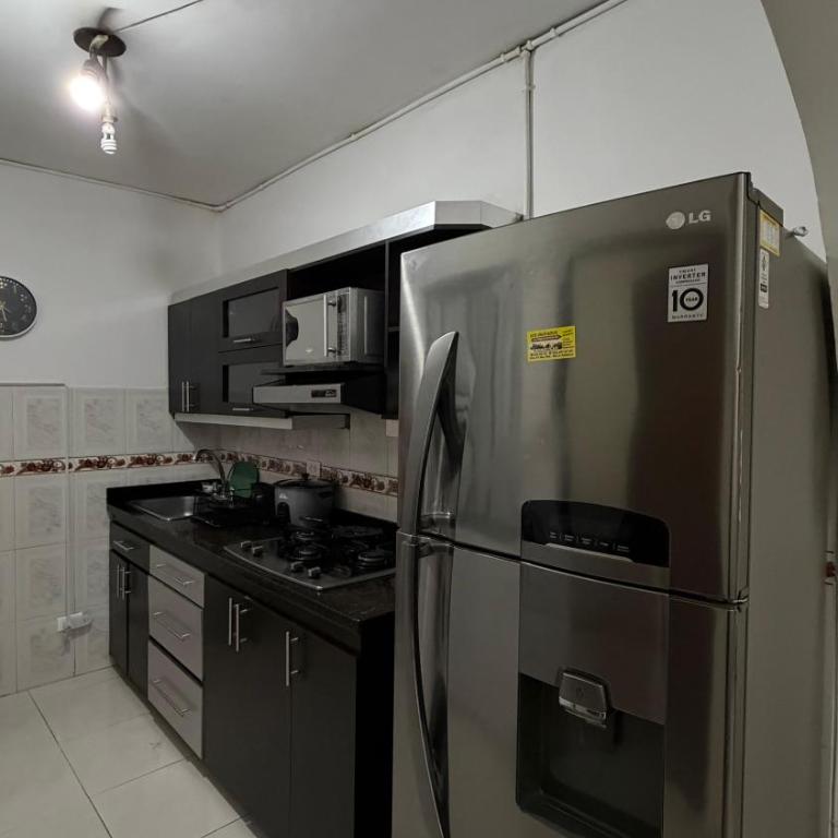 Acogedora casa cerca al estadio barrio Laureles la América - Three-Bedroom Apartment - 7