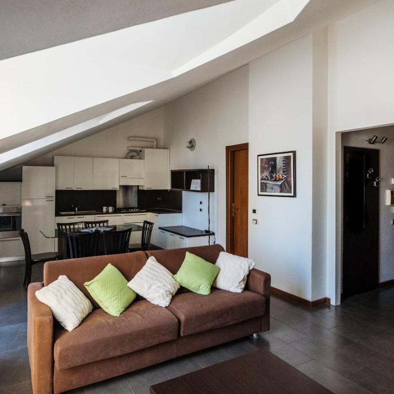 Viale Hambury 51 - Appartamento con 2 Camere da Letto - 24
