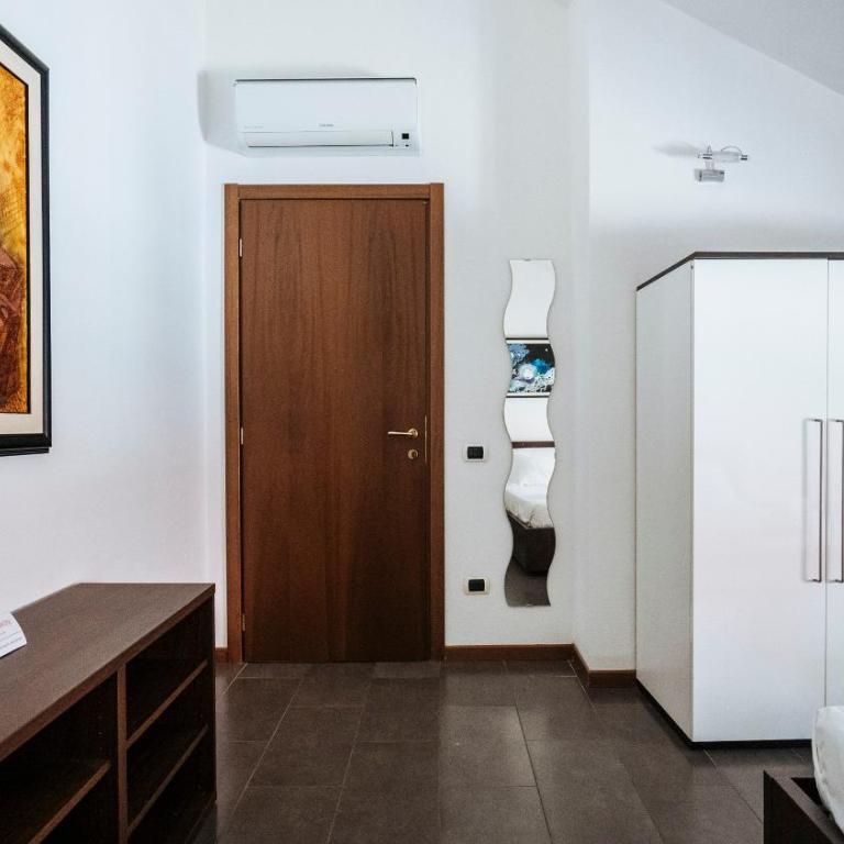 Viale Hambury 51 - Appartamento con 2 Camere da Letto - 33