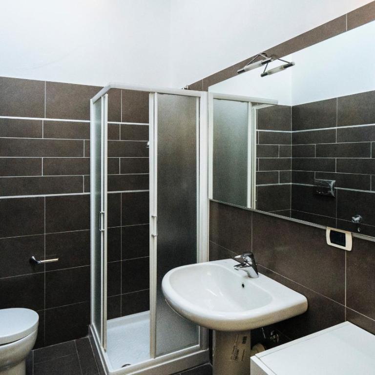 Viale Hambury 51 - Appartamento con 2 Camere da Letto - 38