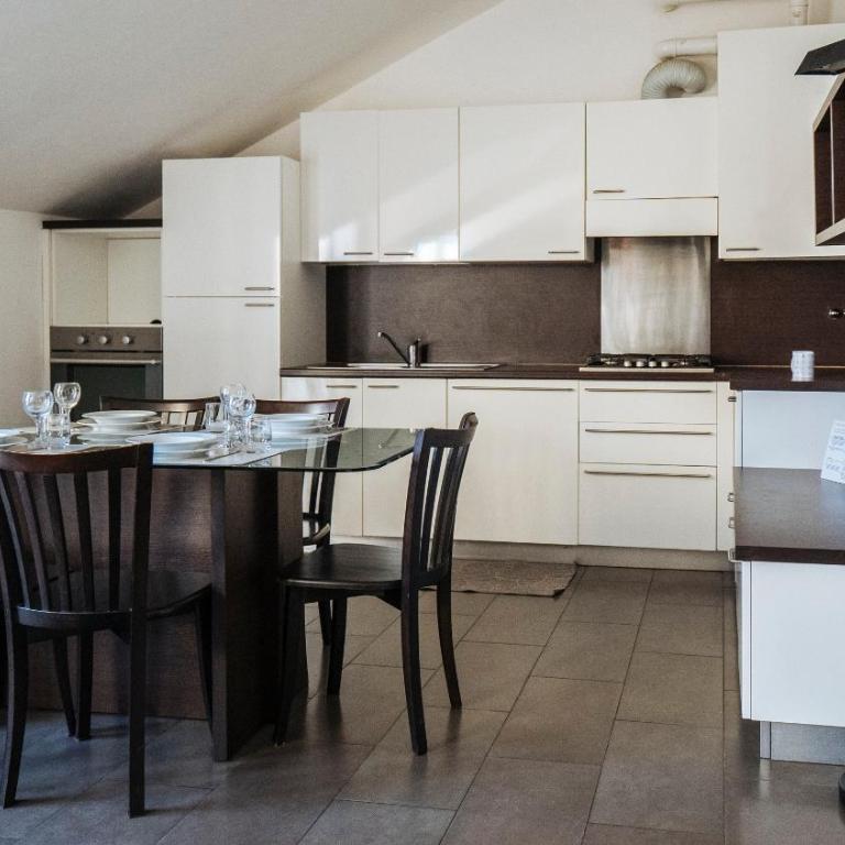 Viale Hambury 51 - Appartamento con 2 Camere da Letto - 50