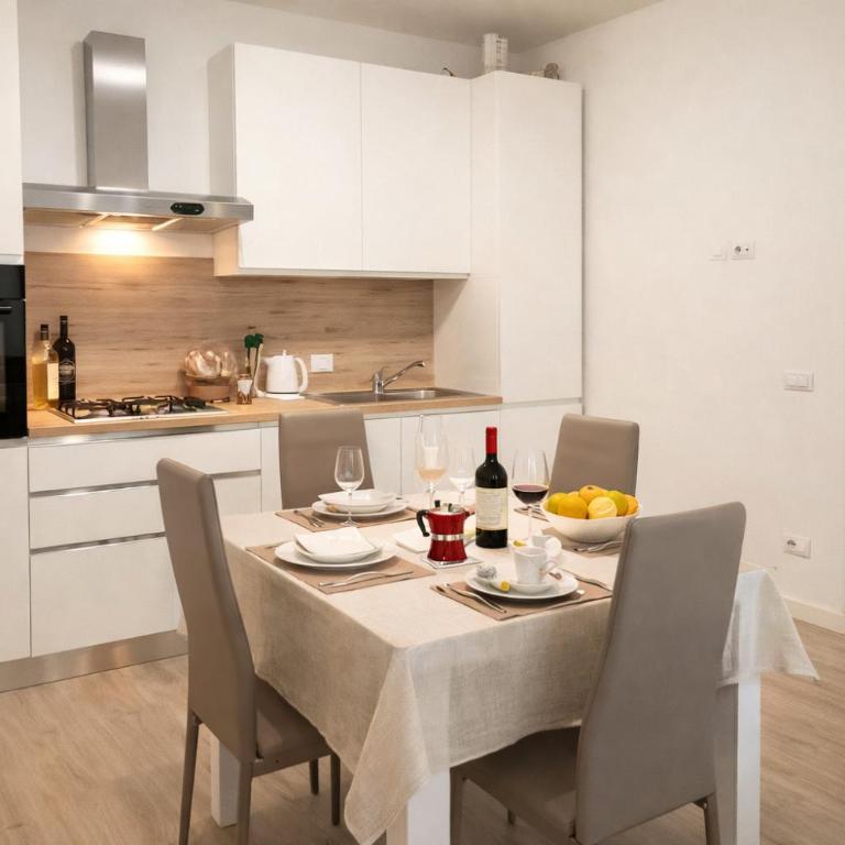 Steps from Santa Croce- Spacious with 2 bathrooms - Appartamento con 2 Camere da Letto - 2