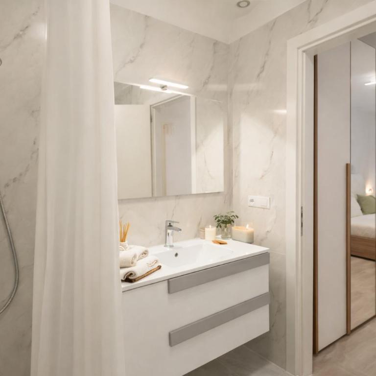 Steps from Santa Croce- Spacious with 2 bathrooms - Appartamento con 2 Camere da Letto - 8