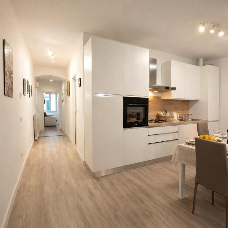 Steps from Santa Croce- Spacious with 2 bathrooms - Appartamento con 2 Camere da Letto - 11