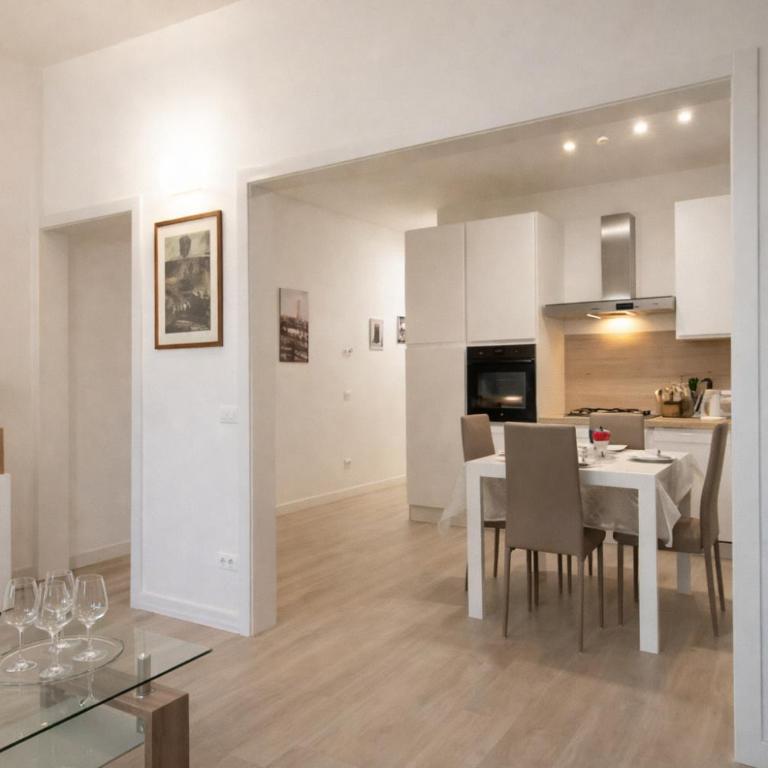 Steps from Santa Croce- Spacious with 2 bathrooms - Appartamento con 2 Camere da Letto - 14