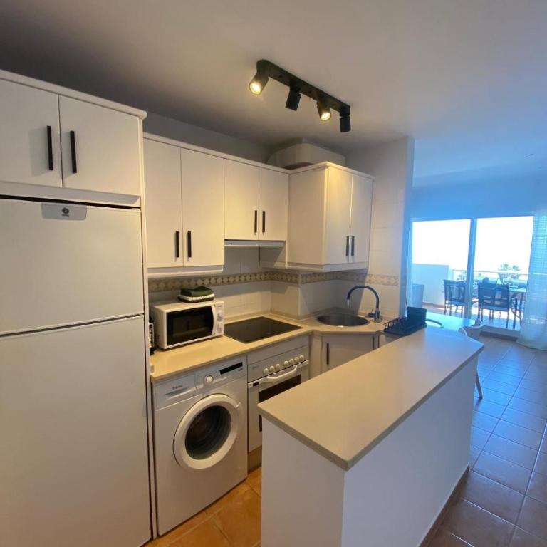 Andalusian Penthouse with Sea View - Apartamento de 2 dormitorios con terraza y vistas al mar - 11