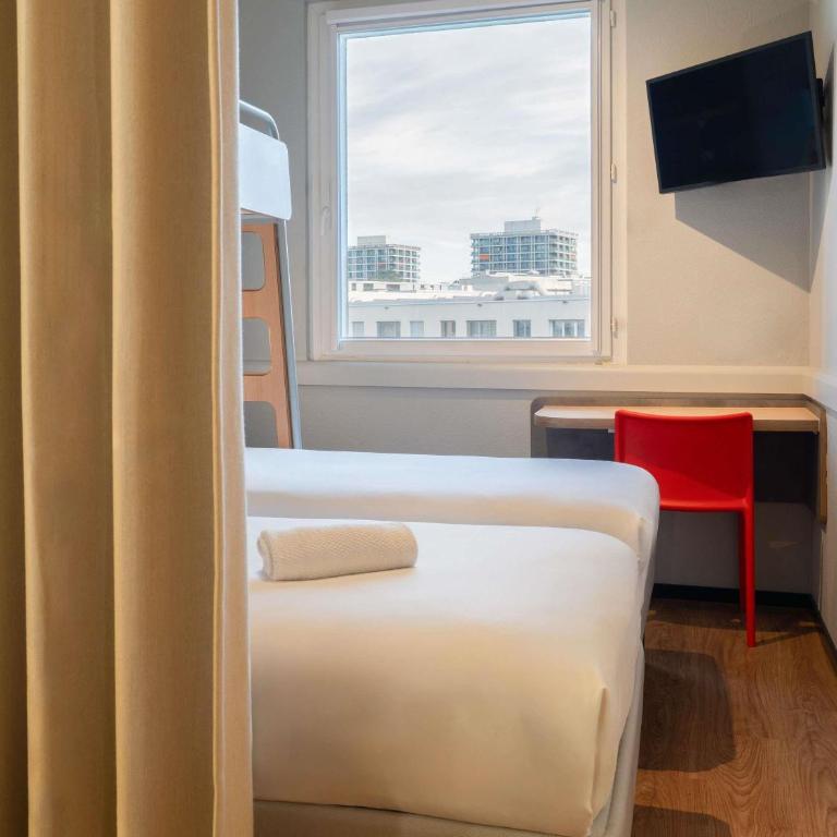 ibis budget Genève Petit-Lancy - Chambre Triple avec 2 Lits Simples et 1 Lit Superposé - 4