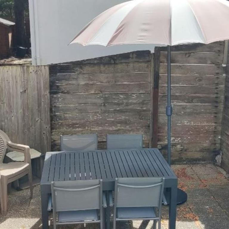 Logement chaleureux à deux pas de la plage - Appartement - 23