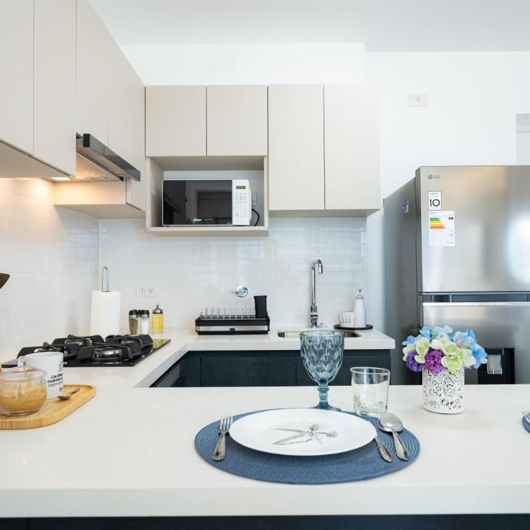 All San Isidro Apartments by Vibrant - One-Bedroom Apartment with Balcony and City View - 40