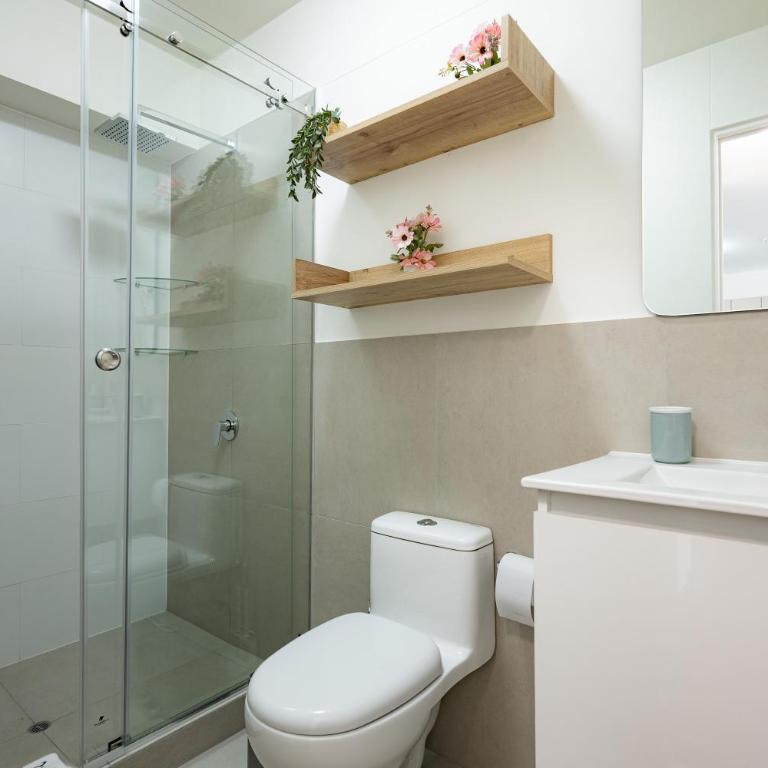 All San Isidro Apartments by Vibrant - One-Bedroom Apartment with Balcony and City View - 36