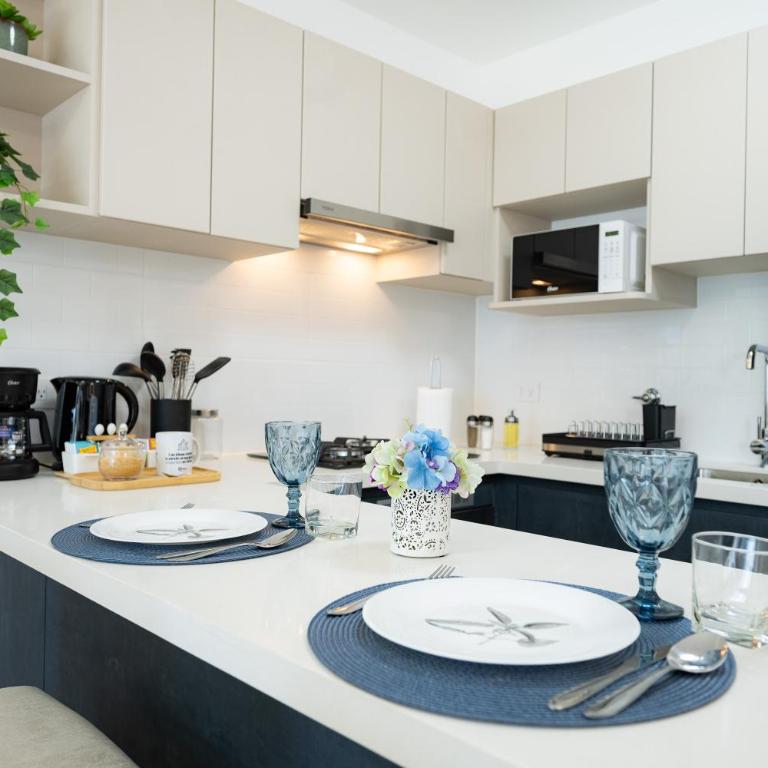 All San Isidro Apartments by Vibrant - One-Bedroom Apartment with Balcony and City View - 25