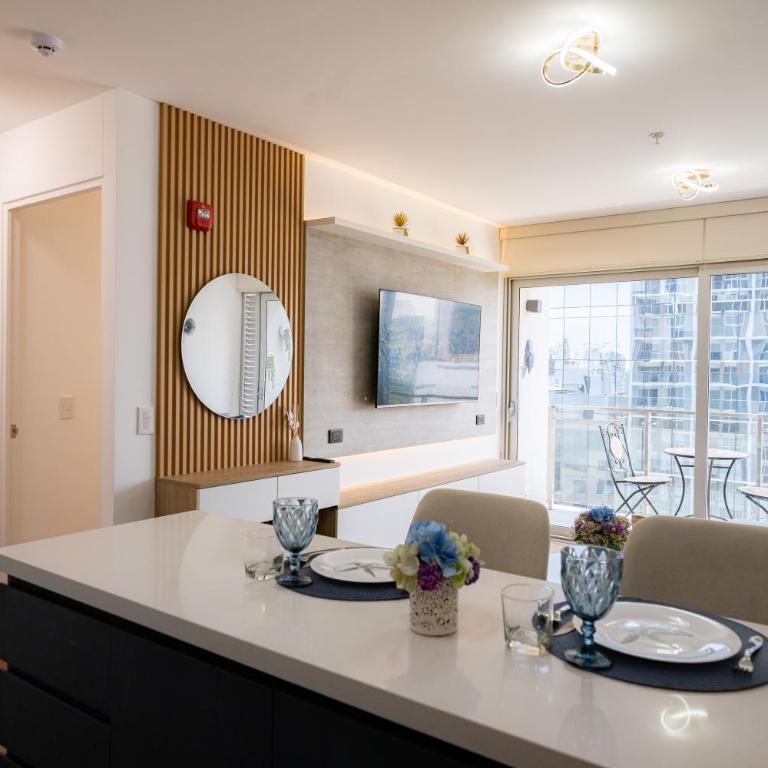 All San Isidro Apartments by Vibrant - One-Bedroom Apartment with Balcony and City View - 32