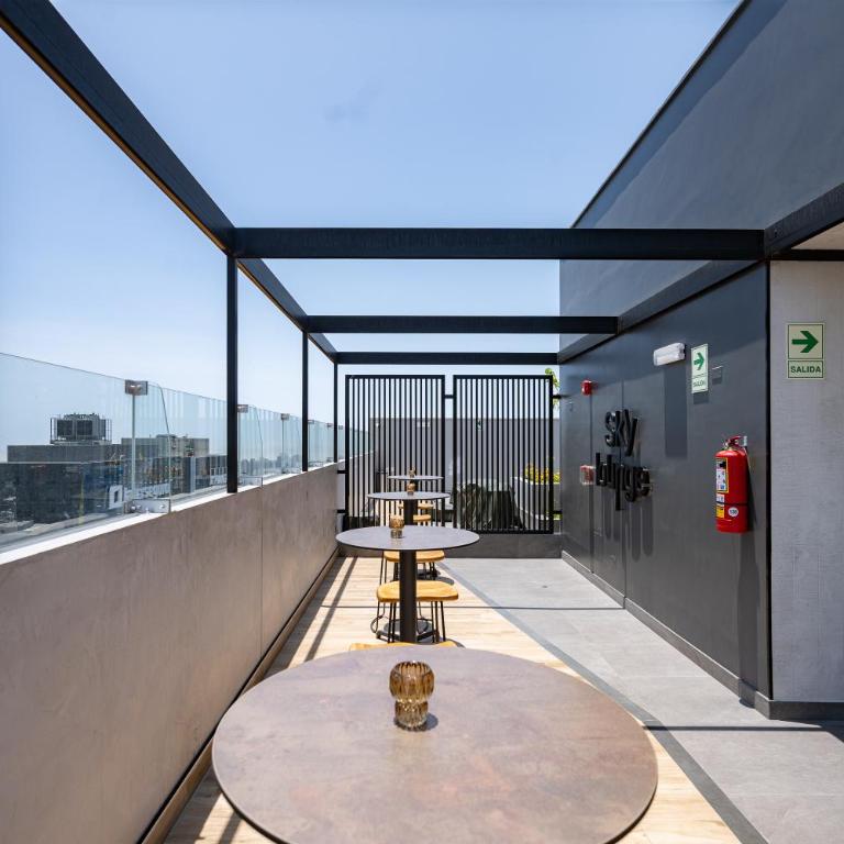 All San Isidro Apartments by Vibrant - One-Bedroom Apartment with Balcony and City View - 49