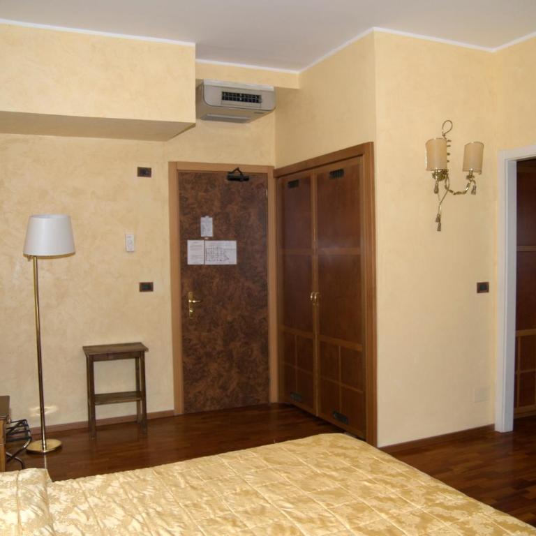 Hotel Continental - Double or Twin Room - 4