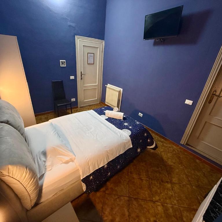 Crown Guest House - Camera Singola con Bagno Privato - 2