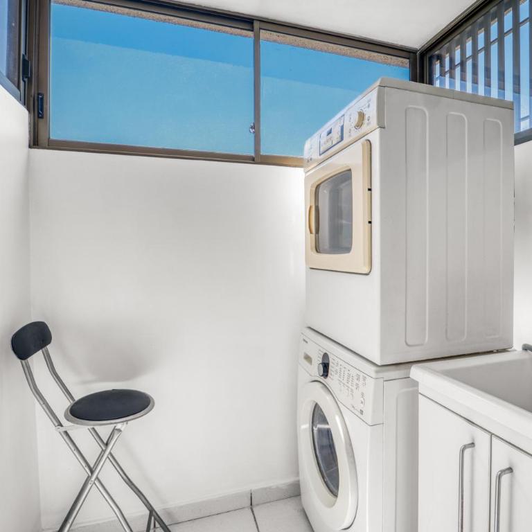 Las Condes Urban Apartment Wifi and Pool - Three-Bedroom Apartment - 17