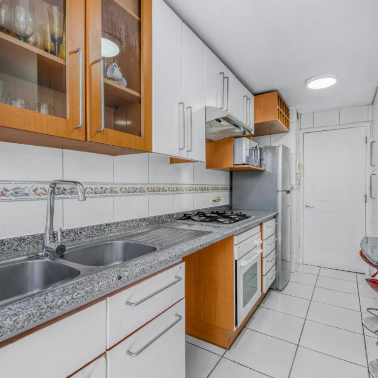 Las Condes Urban Apartment Wifi and Pool - Three-Bedroom Apartment - 10