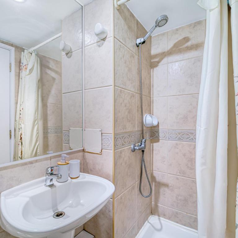 Las Condes Urban Apartment Wifi and Pool - Three-Bedroom Apartment - 14