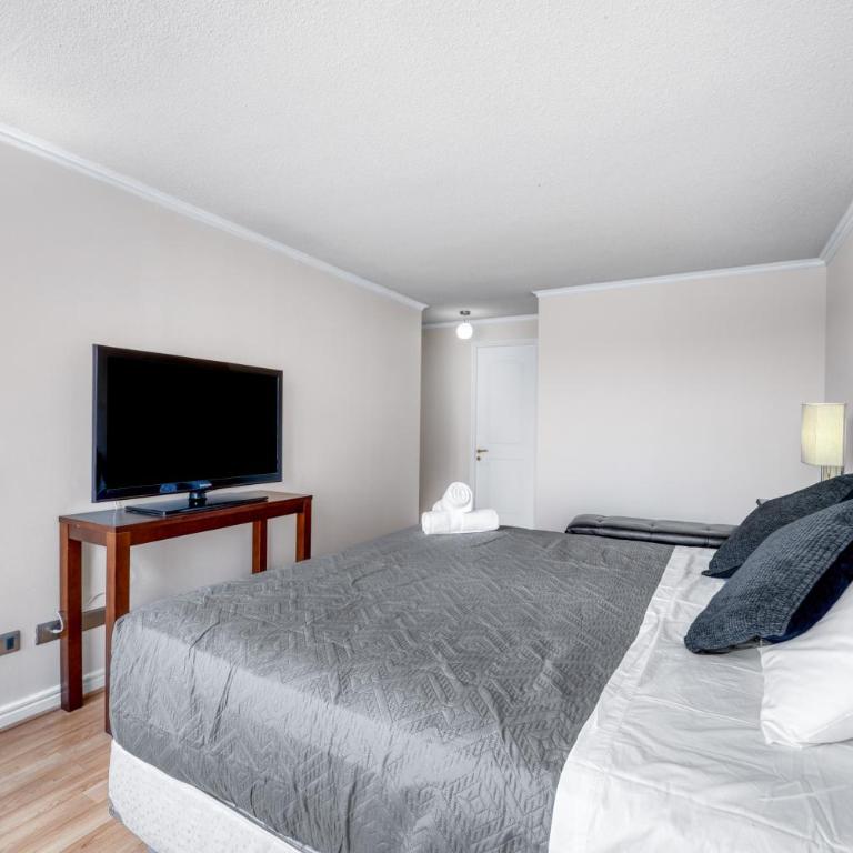 Las Condes Urban Apartment Wifi and Pool - Three-Bedroom Apartment - 7
