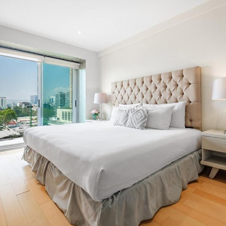 2BR Luxury Stay Mundial 2026 Skyline Views - Vacation Home - 4