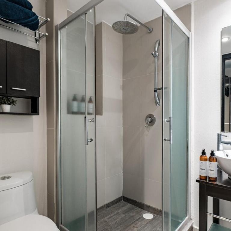 2BR Luxury Stay Mundial 2026 Skyline Views - Vacation Home - 24